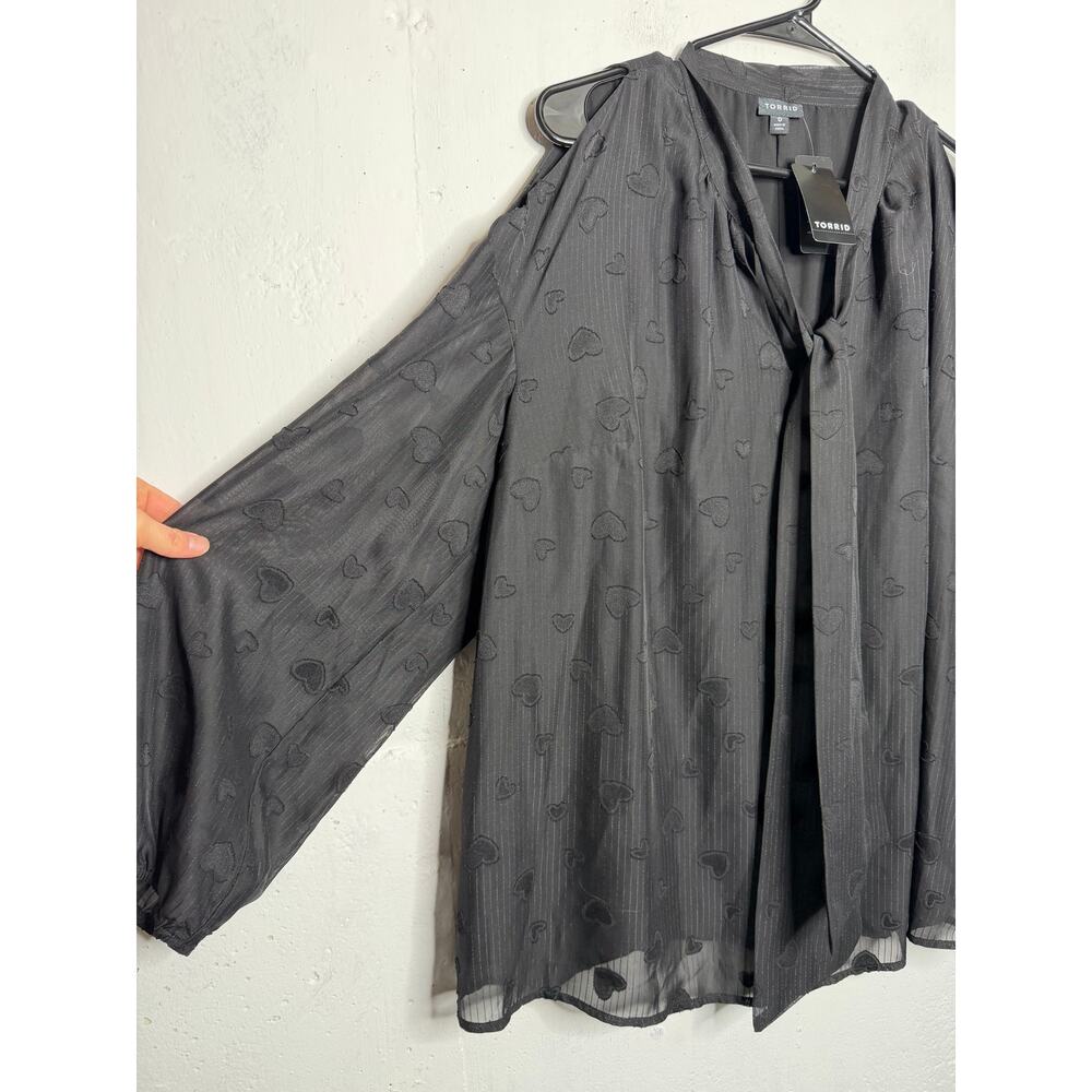 NEW Torrid Clip Dot Cold Shoulder Tie Front Blouse Black Size 0 L 12 - Picture 2 of 8